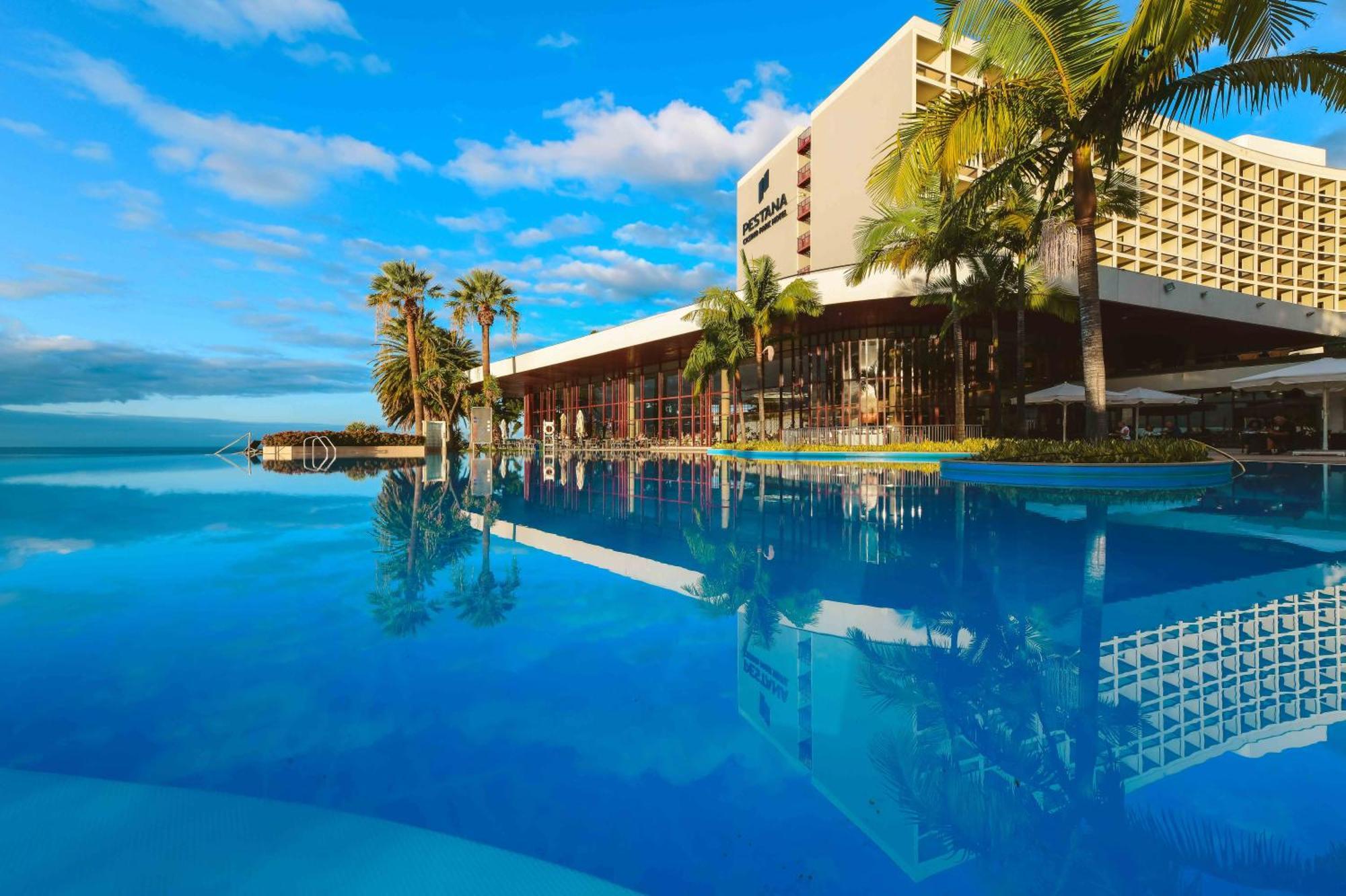 فندق وكازينو بيستانا كازينو بارك فونشال المظهر الخارجي الصورة The pool at the Hilton