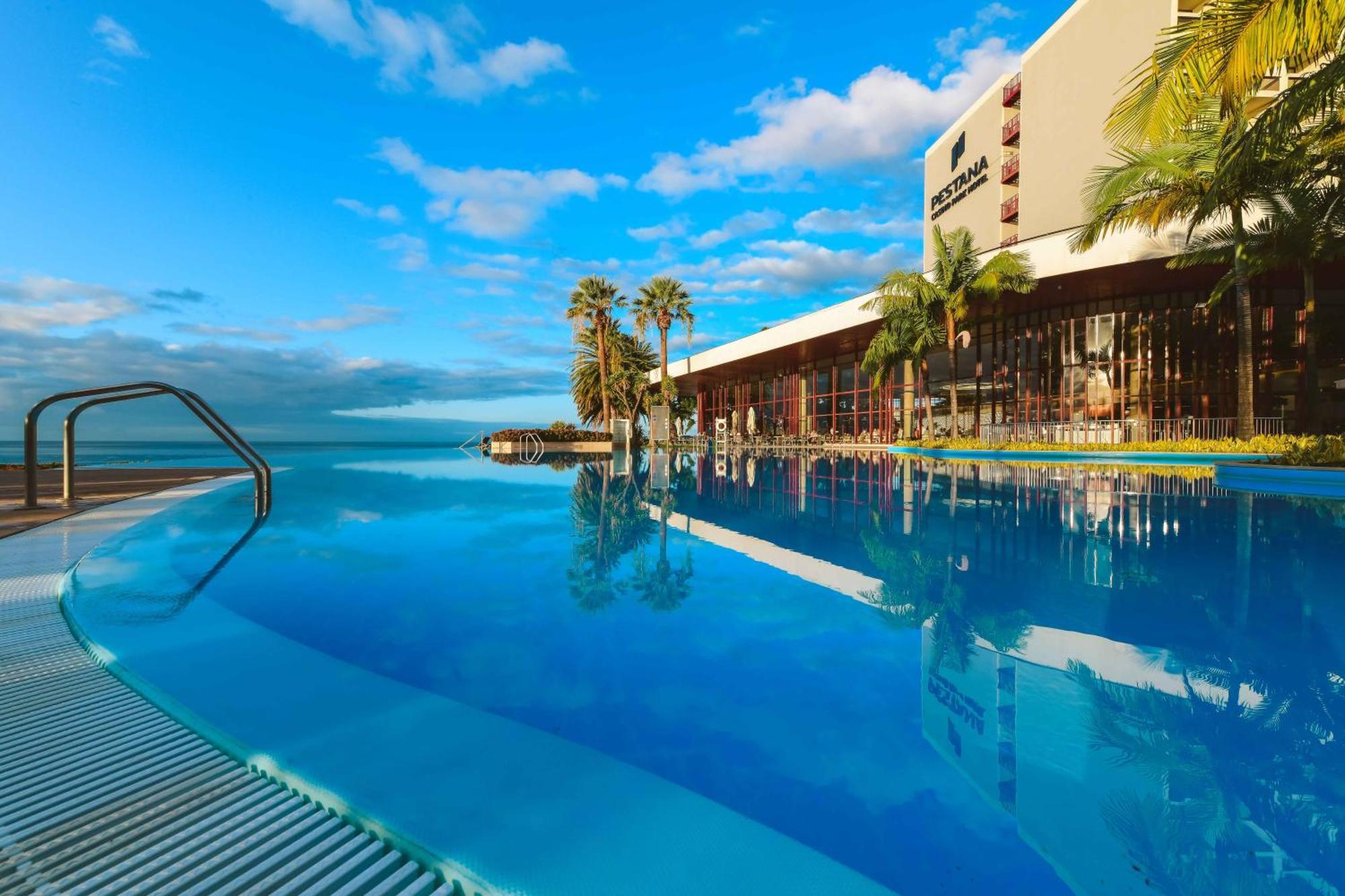 فندق وكازينو بيستانا كازينو بارك فونشال المظهر الخارجي الصورة Infinity pool at the hotel