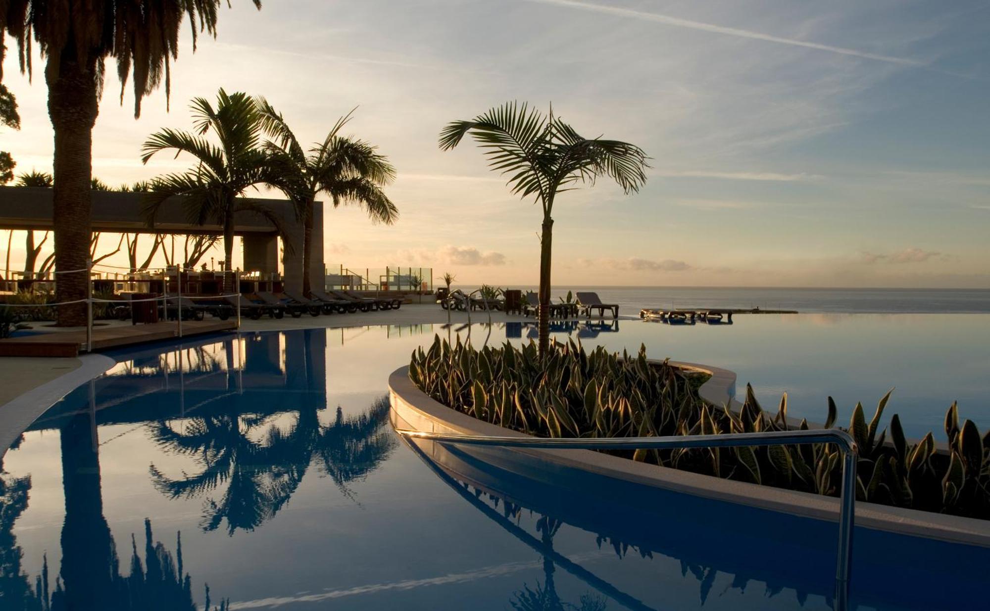 فندق وكازينو بيستانا كازينو بارك فونشال المظهر الخارجي الصورة The pool at the hotel