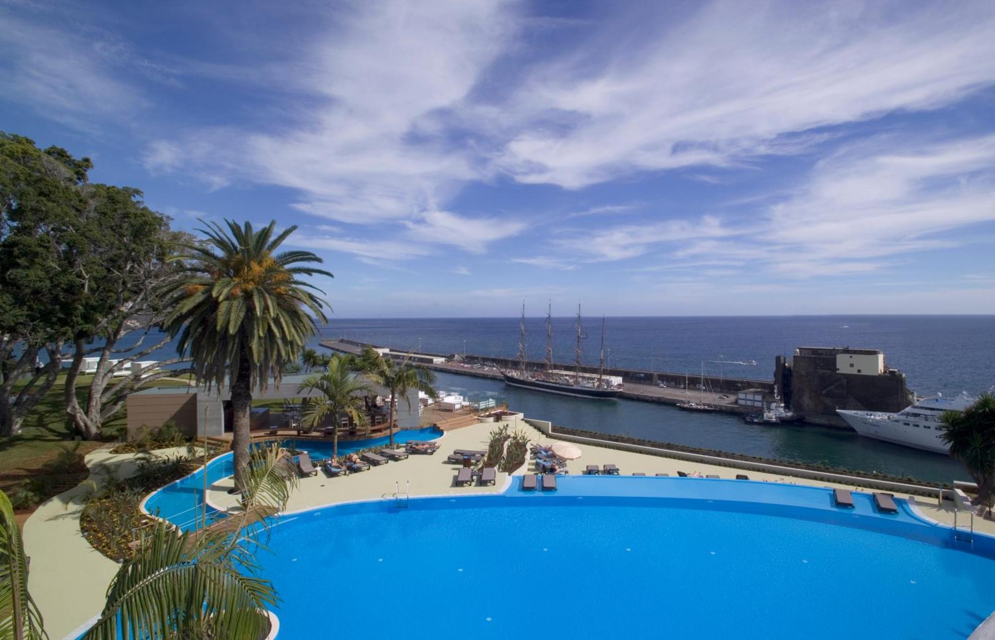 فندق وكازينو بيستانا كازينو بارك فونشال المظهر الخارجي الصورة The pool at the hotel
