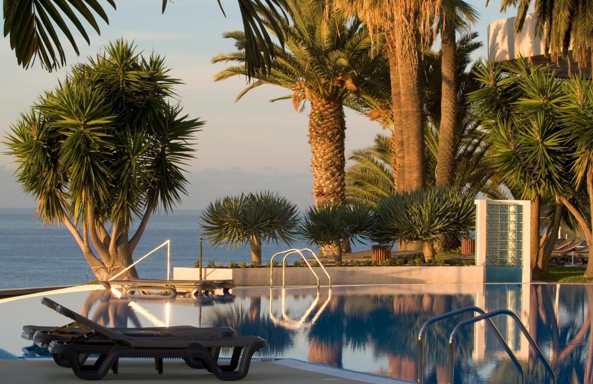 فندق وكازينو بيستانا كازينو بارك فونشال المظهر الخارجي الصورة The pool at the Westin Athens