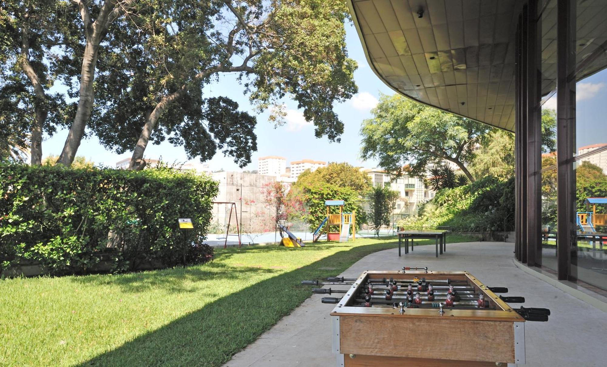 فندق وكازينو بيستانا كازينو بارك فونشال المظهر الخارجي الصورة The playground at the American Embassy residence