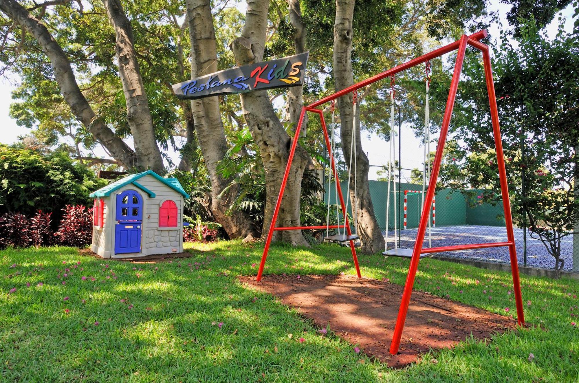فندق وكازينو بيستانا كازينو بارك فونشال المظهر الخارجي الصورة Playground at the school